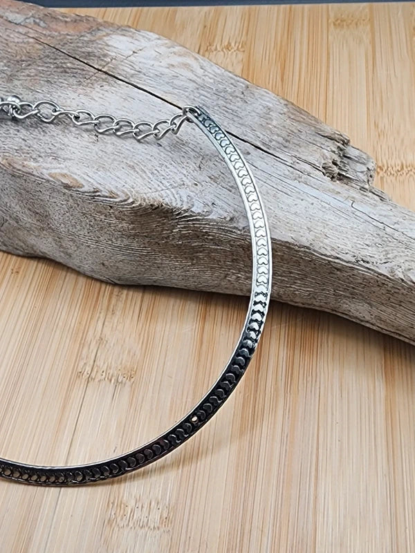 Silver-Tone Engraved Choker Necklace - Women's Jewelry 0740