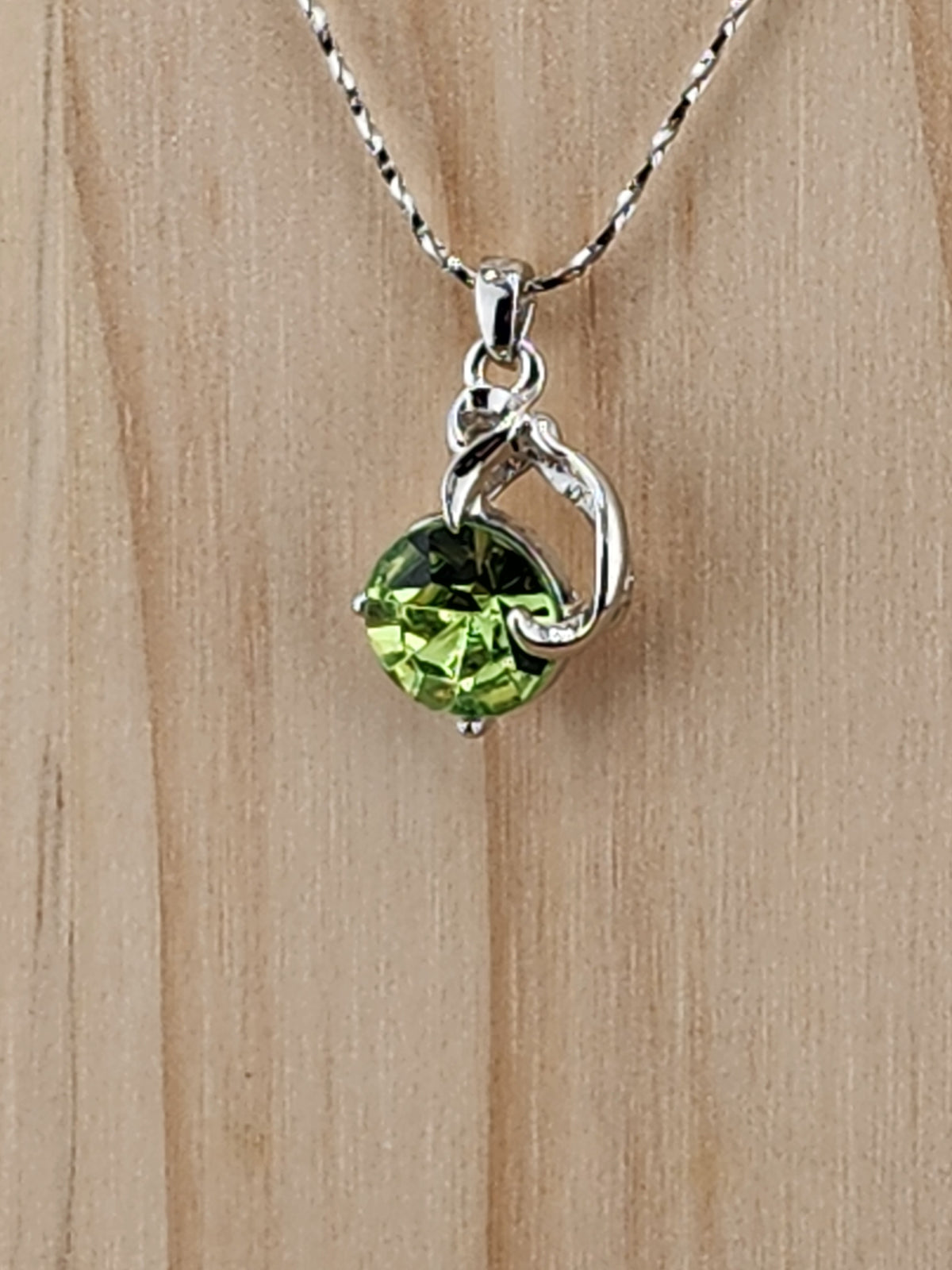 18in Silver Tone 18KRGP Pendant Necklace with Green Crystal Accent 0745