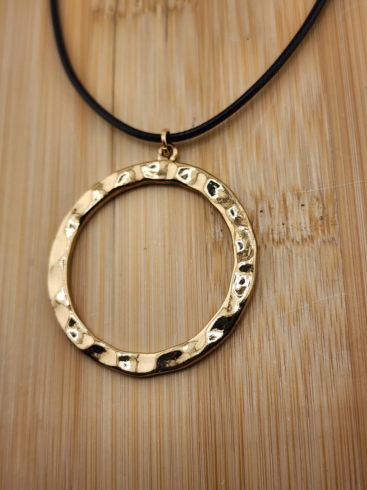 18in To 20 In Adj Gold Hammered Circle Pendant Necklace