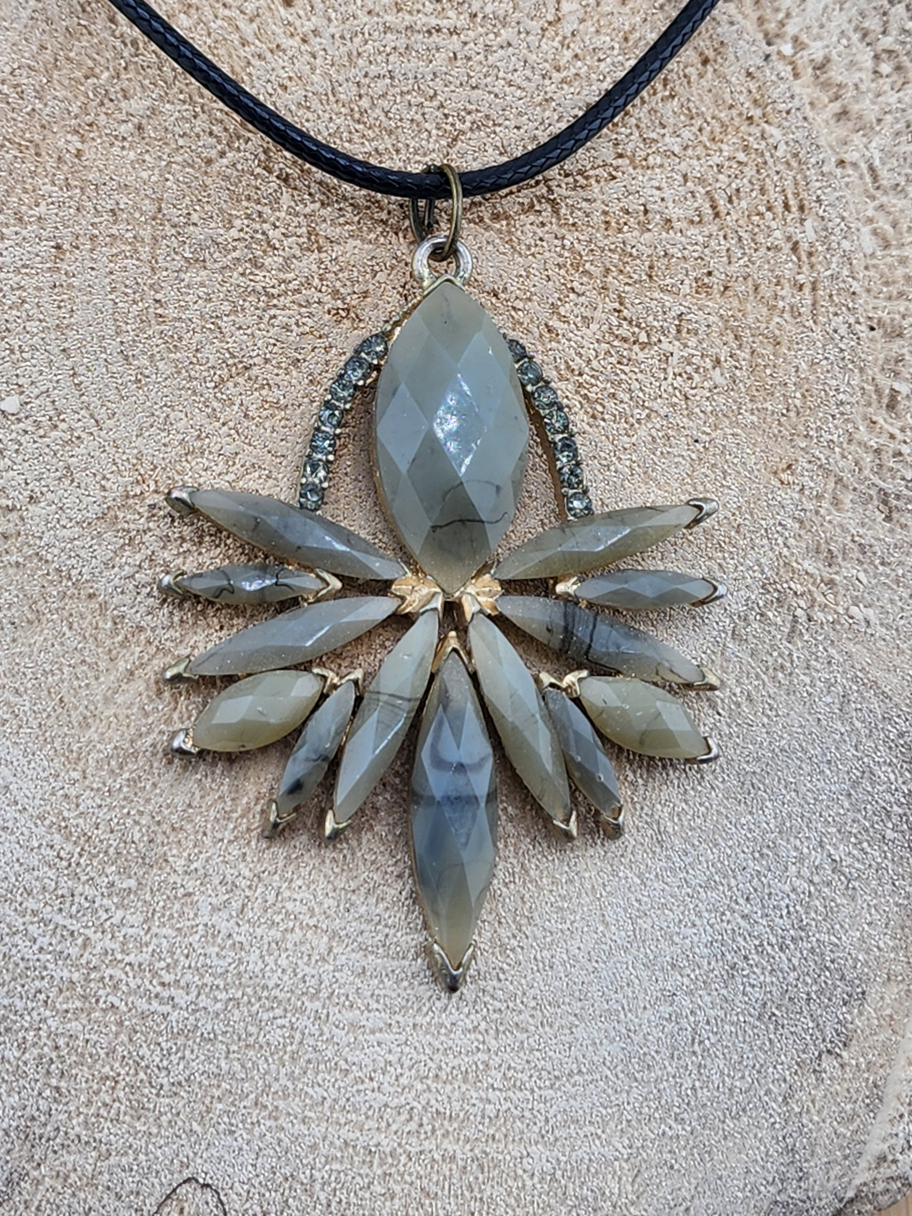 18in Adjustable Statement Gray Crystal Leaf Pendant Necklace